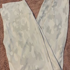 Buffbunny snow camo leggings
